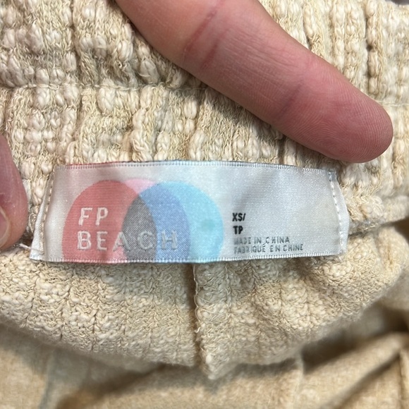 Free People Beach oasis Beige (au lait) Women's Shorts size XS. - Picture 7 of 9